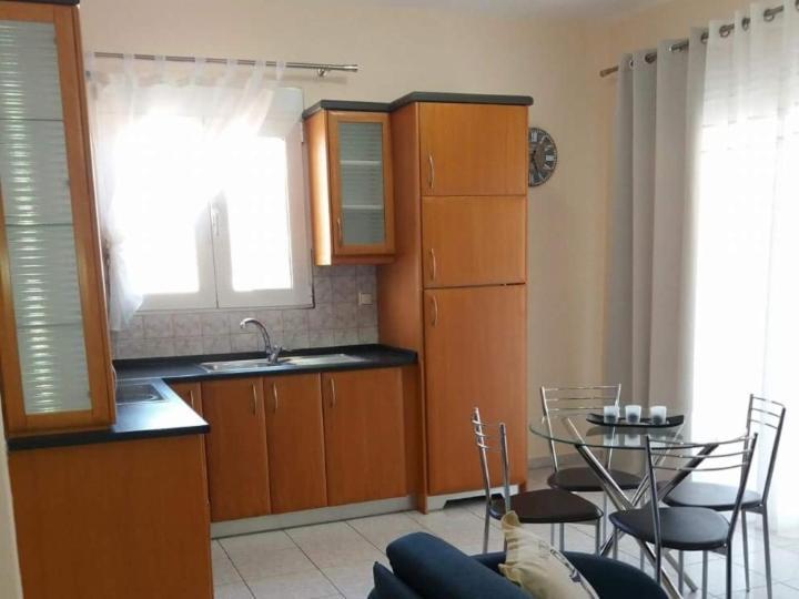 Elegant Apartment Near The Beach Néa Péramos Kültér fotó