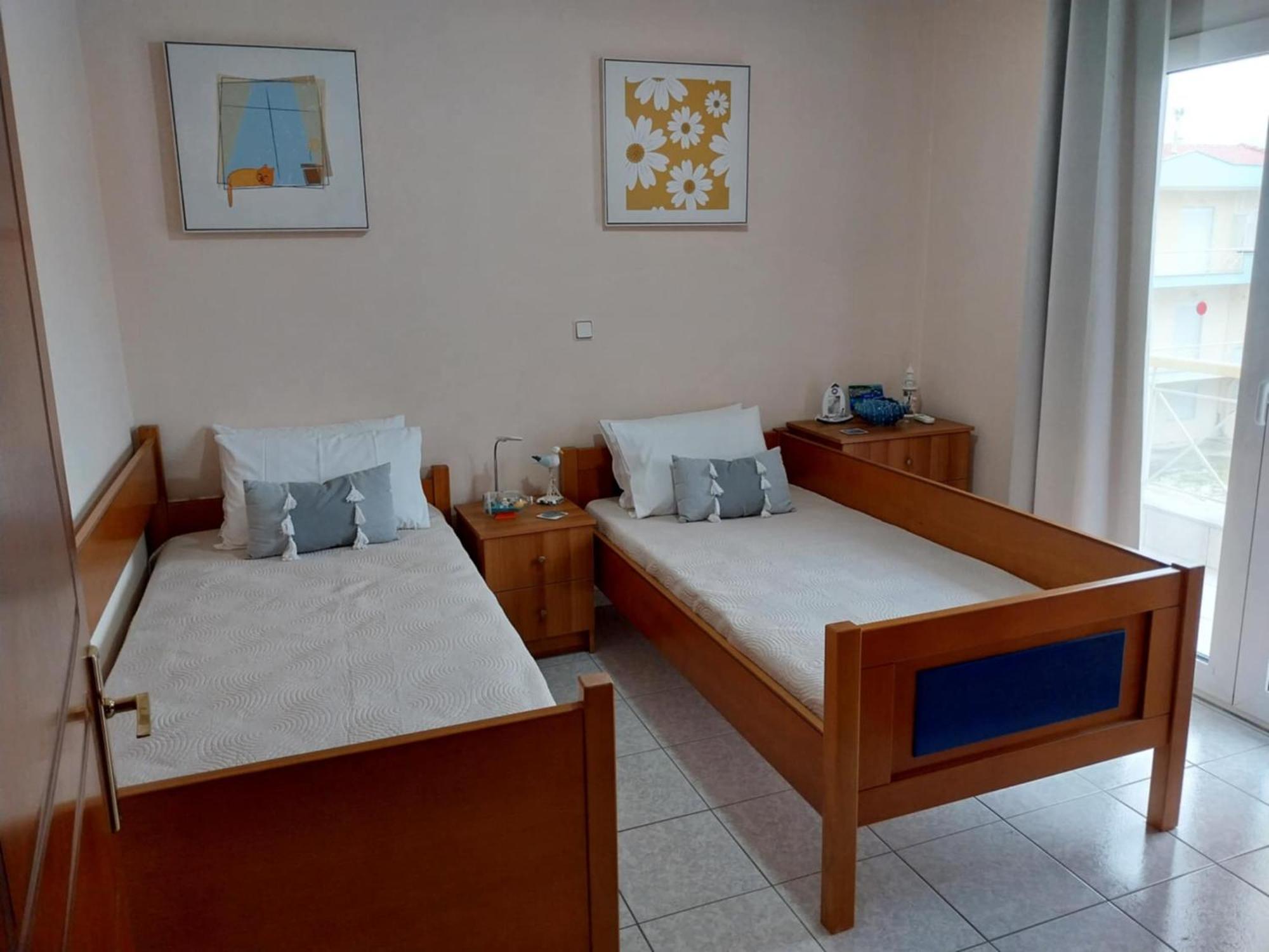 Elegant Apartment Near The Beach Néa Péramos Kültér fotó