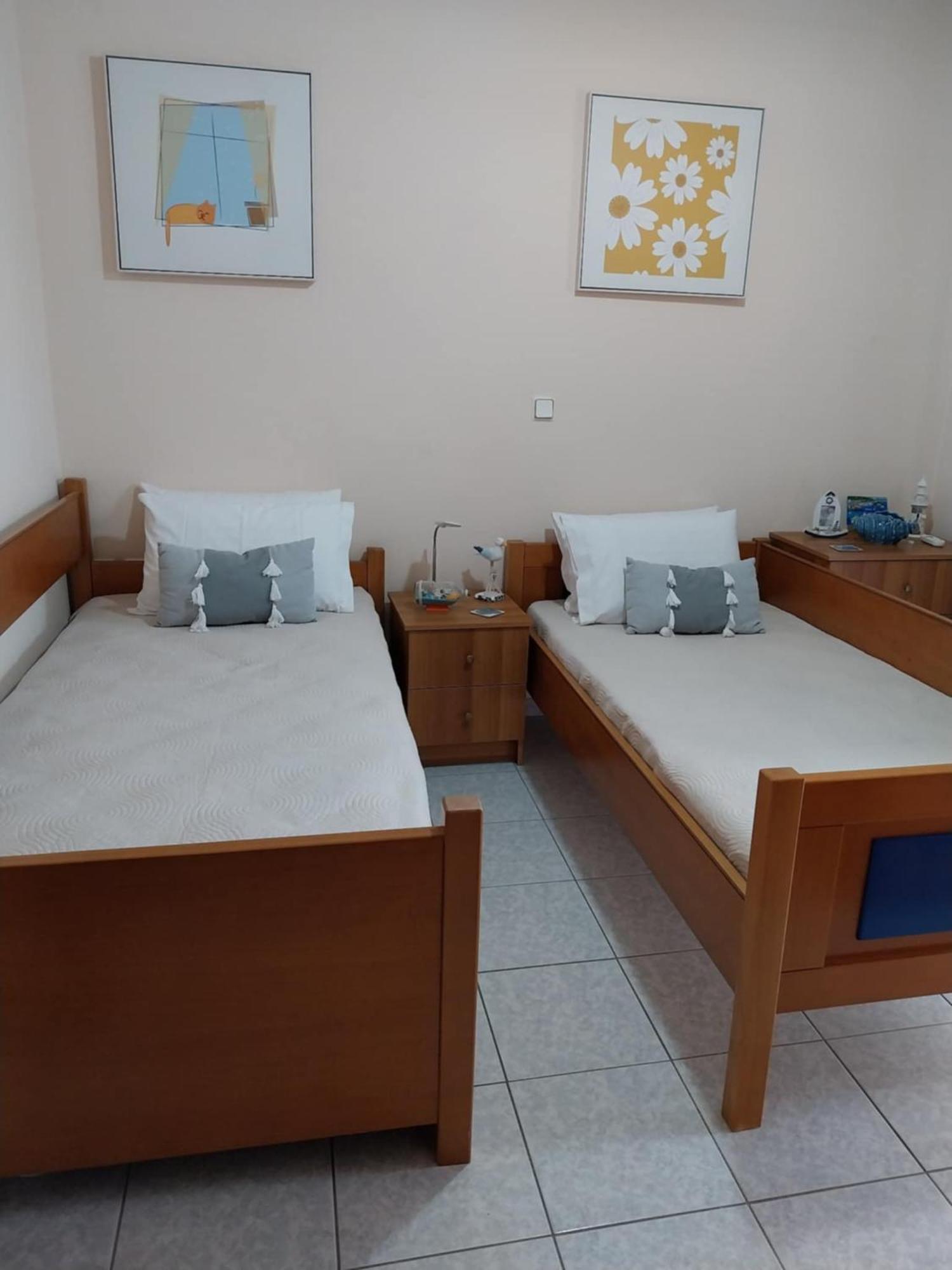 Elegant Apartment Near The Beach Néa Péramos Kültér fotó