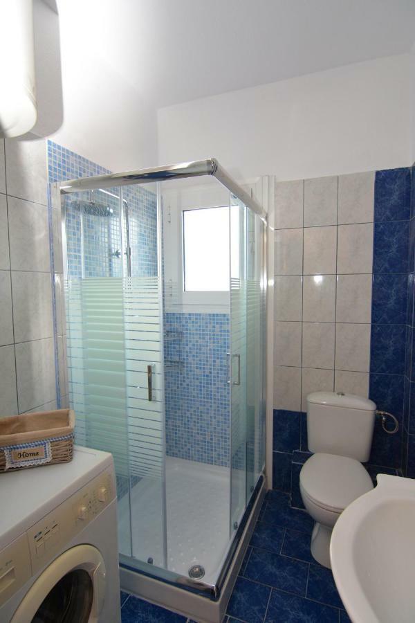 Elegant Apartment Near The Beach Néa Péramos Kültér fotó
