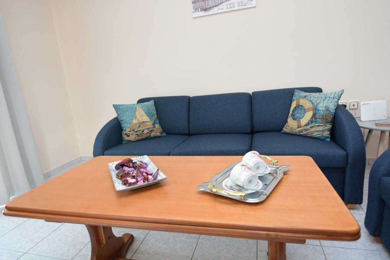 Elegant Apartment Near The Beach Néa Péramos Kültér fotó