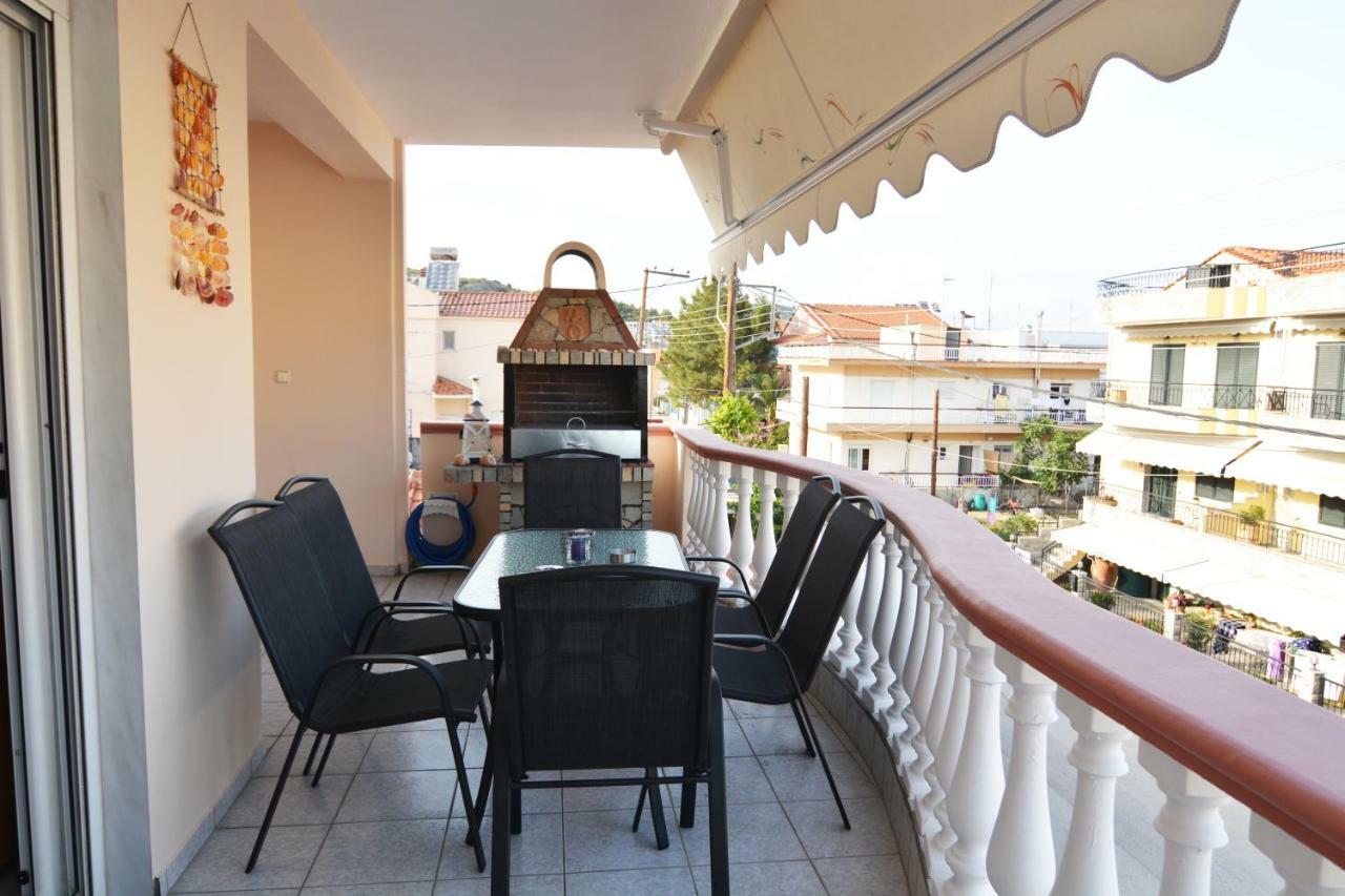 Elegant Apartment Near The Beach Néa Péramos Kültér fotó