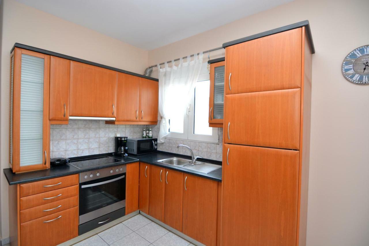 Elegant Apartment Near The Beach Néa Péramos Kültér fotó