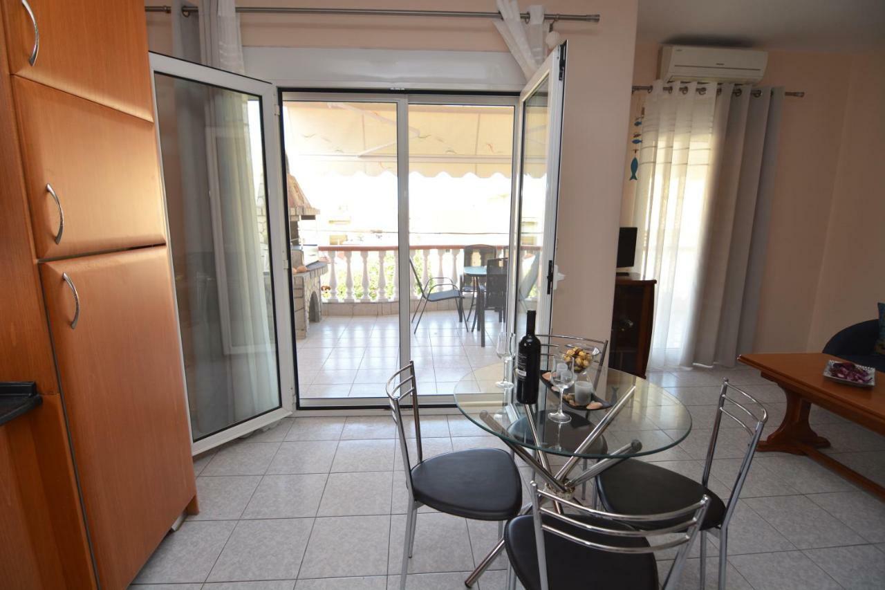 Elegant Apartment Near The Beach Néa Péramos Kültér fotó